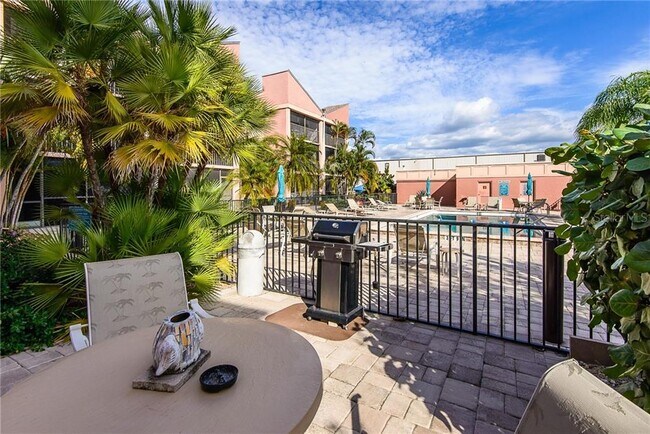 Building Photo - 3160 Matecumbe Key Rd