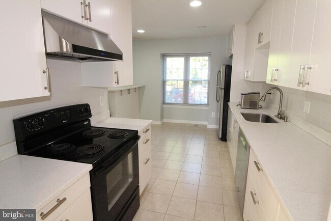 Foto del edificio - 10089 Bunker Woods Ct