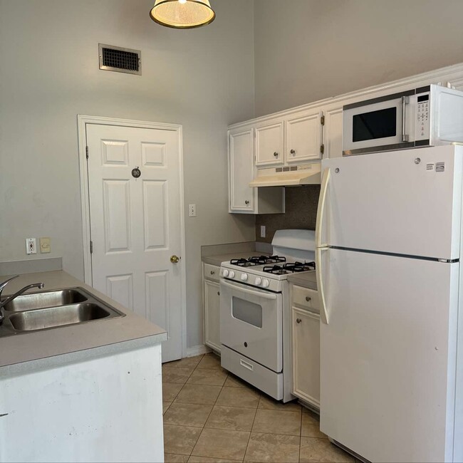 Building Photo - 3807 Green Mountain Dr
