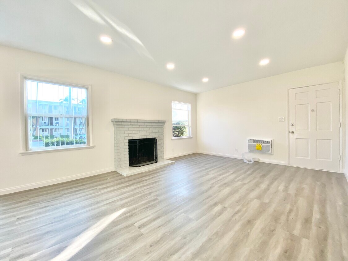 Primary Photo - 12341 Riverside Dr