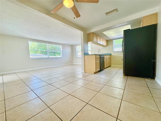 Foto del edificio - 5213 School Rd
