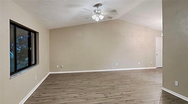 Foto del edificio - 5935 Clays Mill Dr