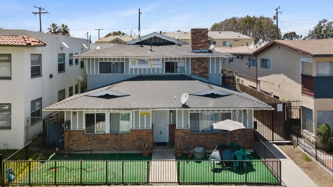 Building Photo - 811 Gardenia Avenue