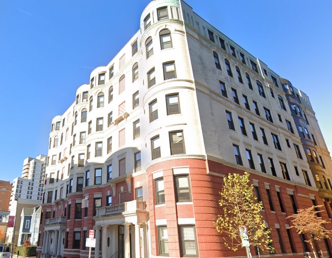 Building Photo - 881 Massachusetts Ave