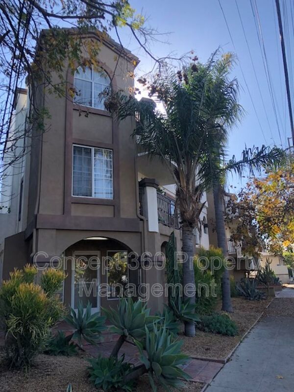 Building Photo - 1030 Loma Ave