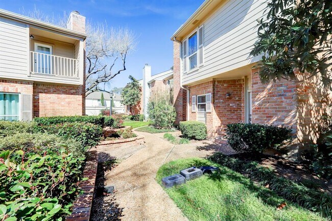 Foto del edificio - 5968 Woodway Place Ct