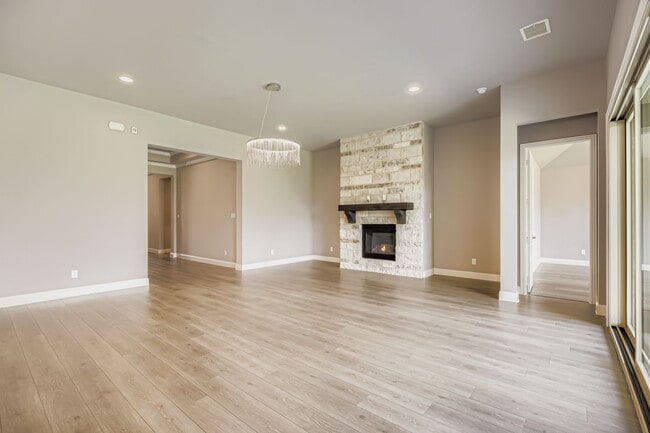 Building Photo - 2022 Coventry Dr