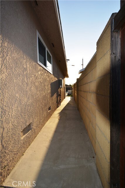 Foto del edificio - 18328 Devlin Ave