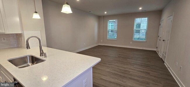 Building Photo - 2542 VERONA Pl