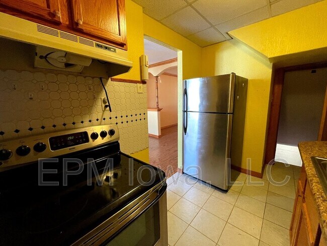 Building Photo - 420 Oaklawn Ave