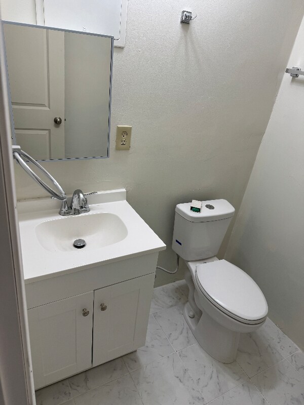 Building Photo - 719 Marta Dr