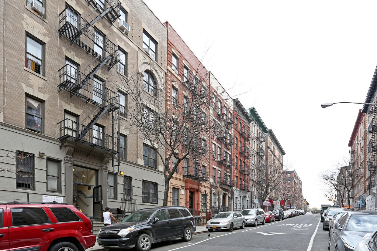 Building Photo - 515 W 159th St