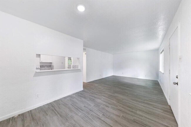 Building Photo - 1312 W Adoue St