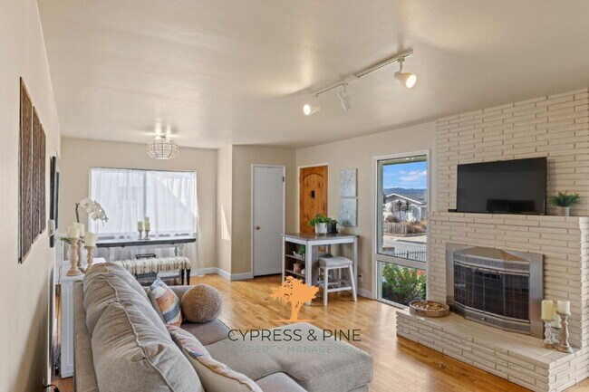 Foto del edificio - "Charming 3-Bedroom Coastal Retreat on Yos...