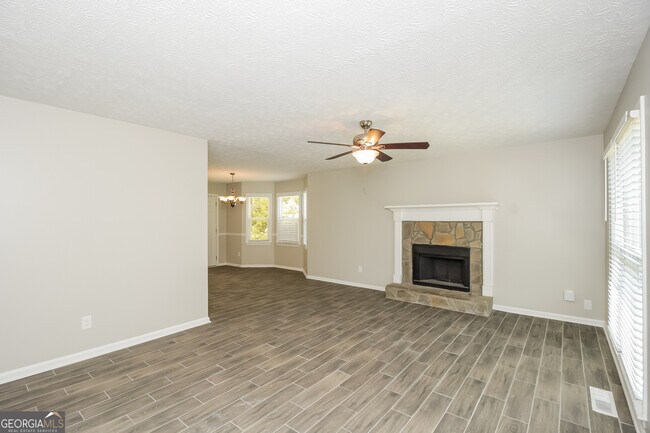 Building Photo - 333 Oak Landing Cir