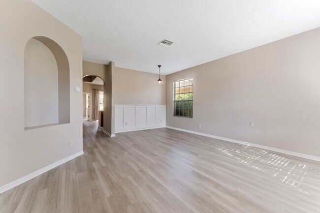 Foto del edificio - Absolutely stunning 3BR/2BA & 2-Car Garage home in highly sought-after Ballantrae community