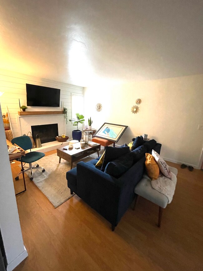 Foto del edificio - 6540 College Grove Dr