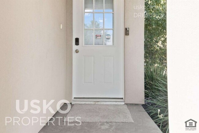 Foto del edificio - 5965 Hilltop Dr