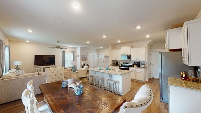 Building Photo - Furnished Newly Built Home