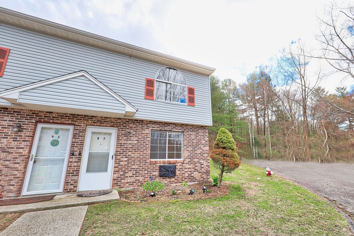 Foto principal - 197 Pine Hill Rd