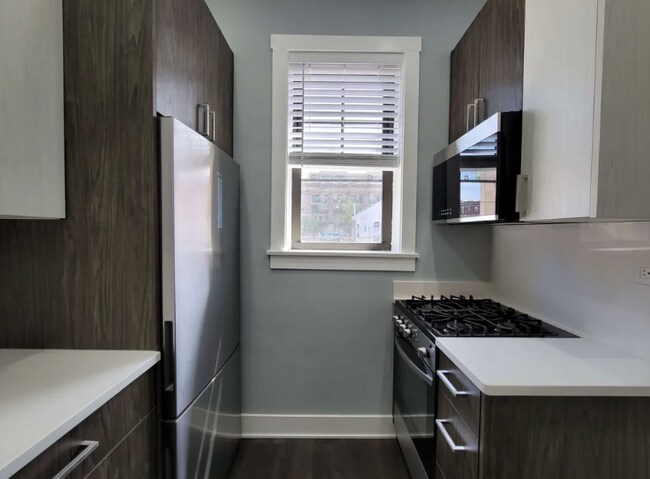 Building Photo - 1623 W Belmont Ave