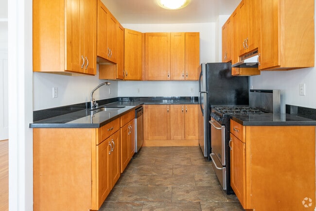 Kitchen - 940 Hayes