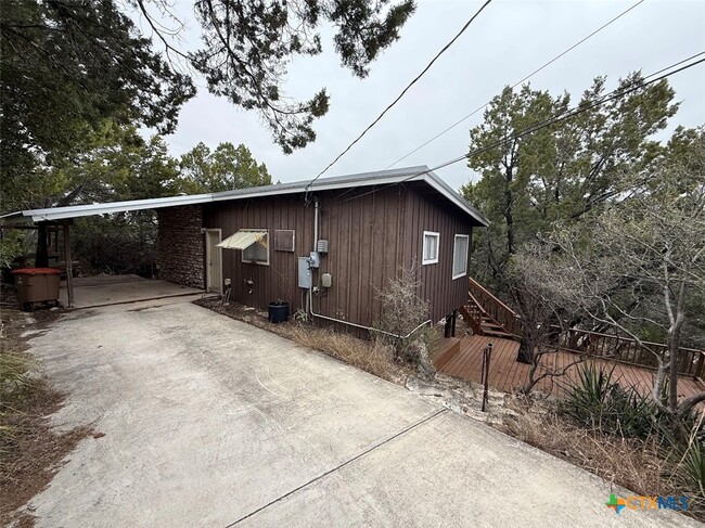 Building Photo - 827 Contour Dr