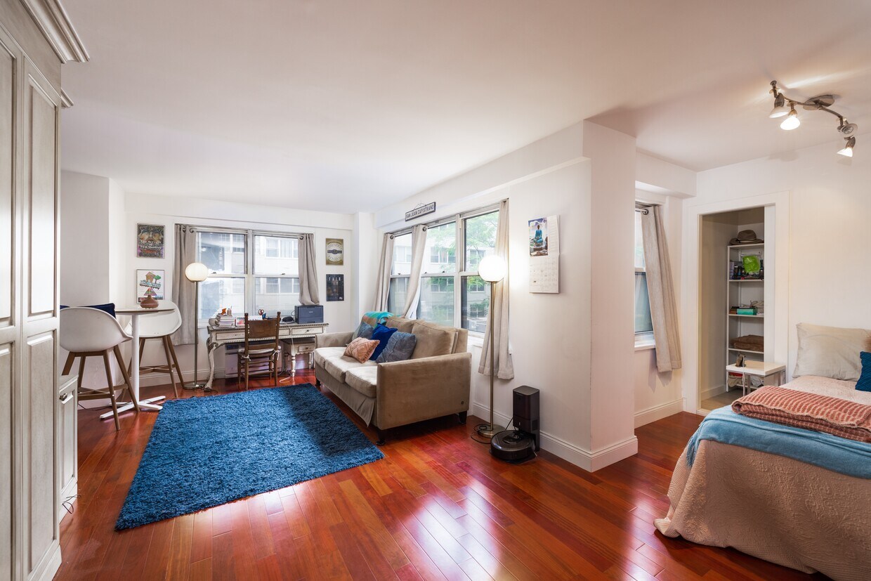 Foto principal - 166 E 35th St