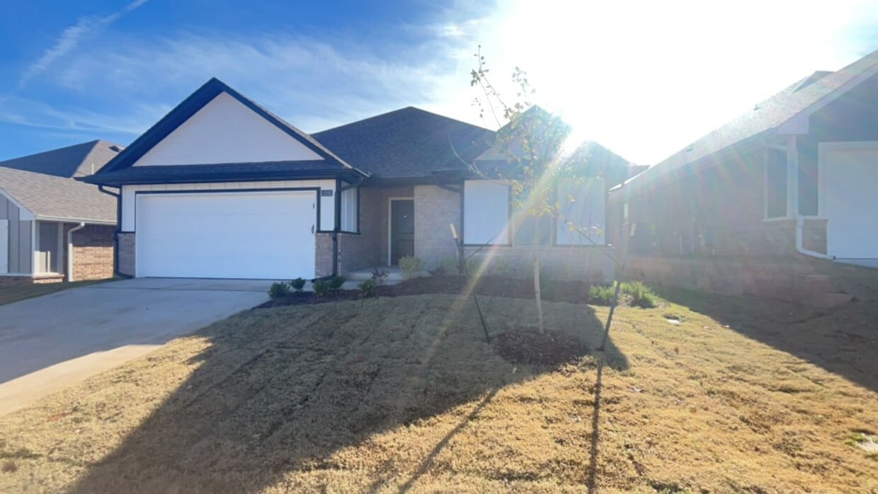 Foto principal - Brand new 3 bedroom in Edmond