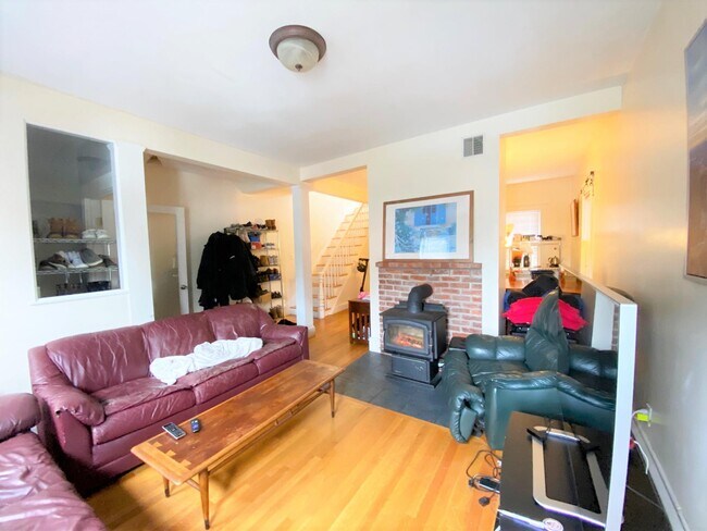 Building Photo - 24 Watson St