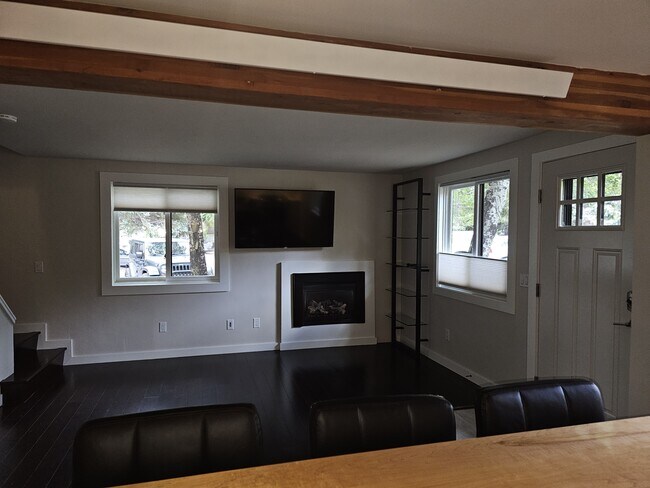 Foto del edificio - 300 E Simpson Ave
