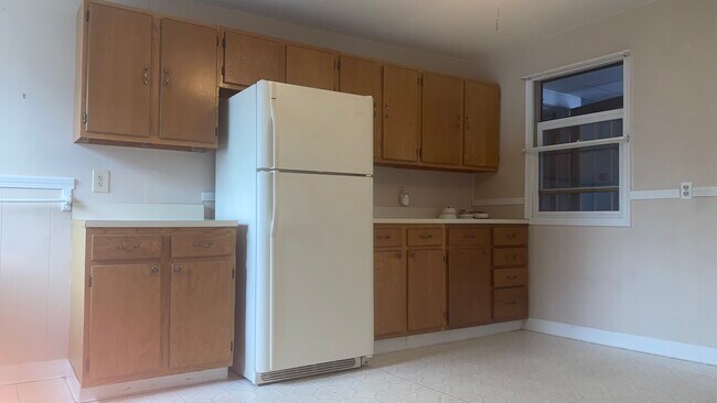 Building Photo - 46 Holten St
