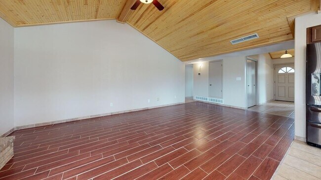 Foto del edificio - Northeast El Paso 5bed Refrig A/C house in...