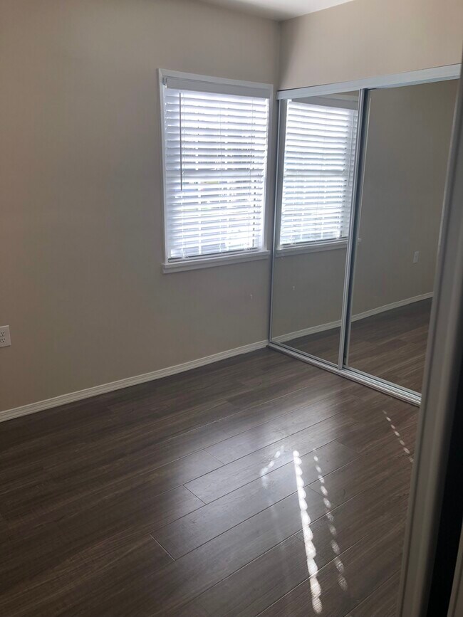 Building Photo - 2507 Tulare Ave