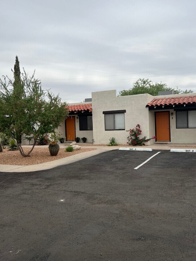 Primary Photo - 341-349 E Calle Arizona