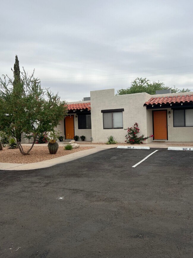 Building Photo - 341-349 E Calle Arizona