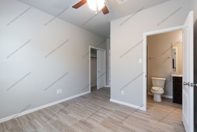 Foto del edificio - 721 Skylar Heights Dr