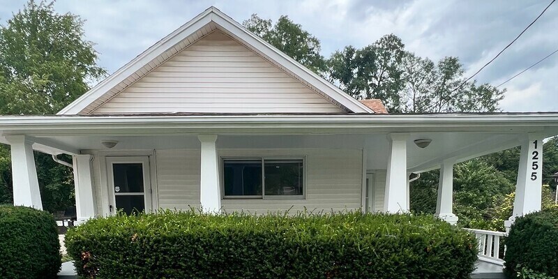 Primary Photo - Single Family House in Kettering