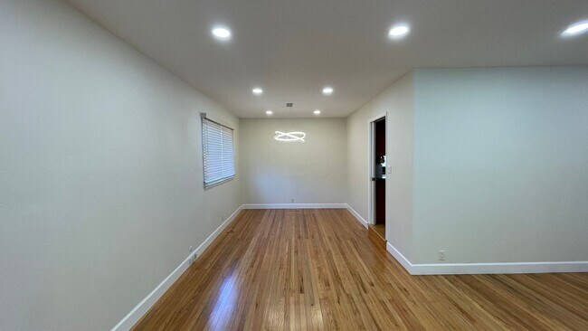 Building Photo - Martinez! Beautiful 5 bedroom 3.5 bathroom...