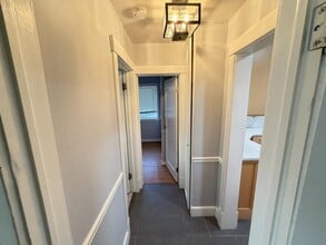 Building Photo - 565 Hollywood Ave