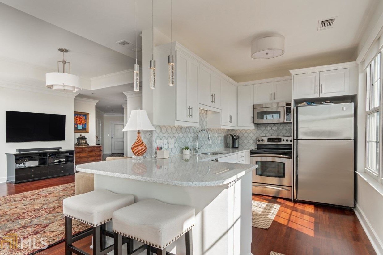 325 East Paces Ferry Rd NE Unit 705, Atlanta, GA 30305 Room for Rent in Atlanta, GA