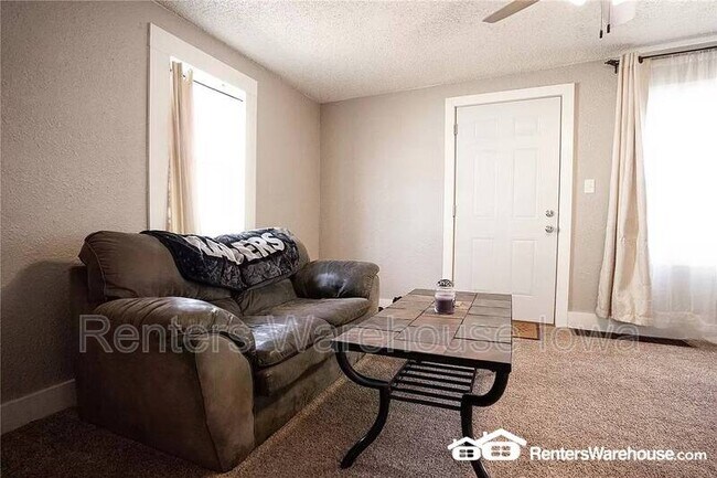Building Photo - 2802 SE 8th Ct