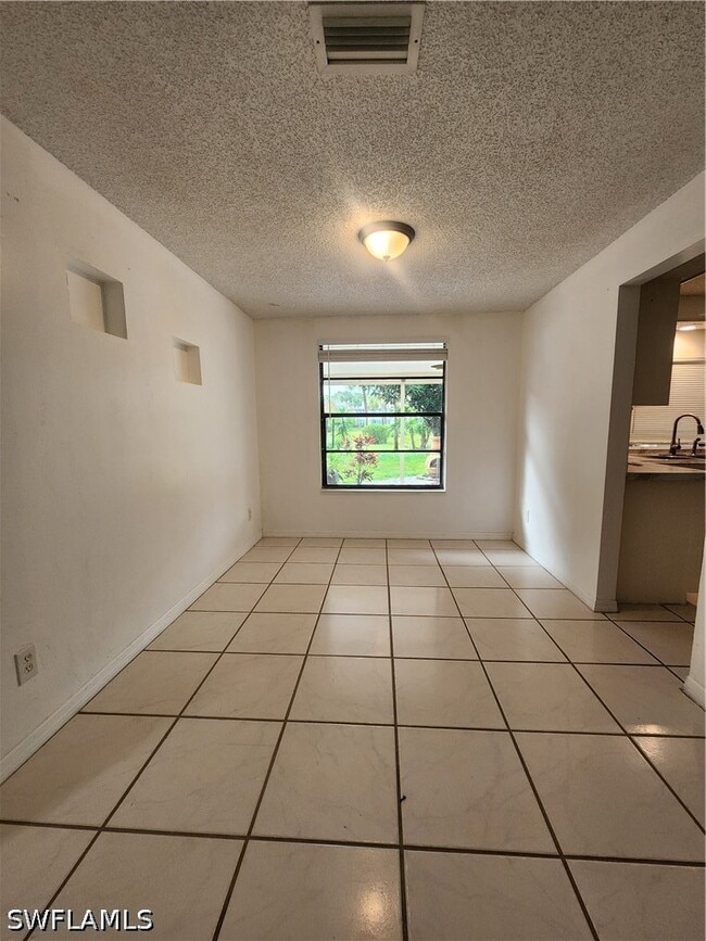 Foto del edificio - 4619 Chippendale Dr