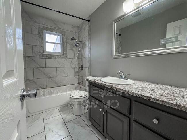 Foto del edificio - 1164 S Hillcrest Ave