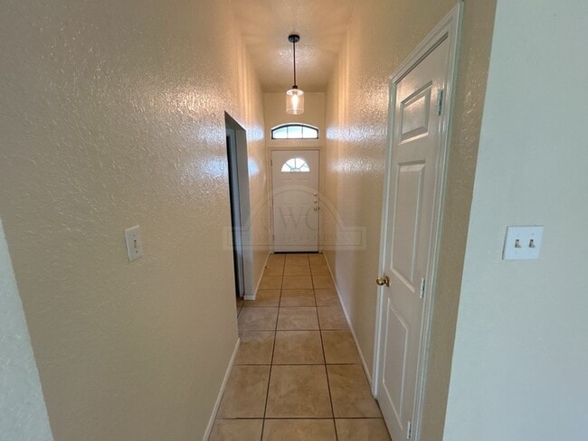 Building Photo - 4201 Aspen Dr