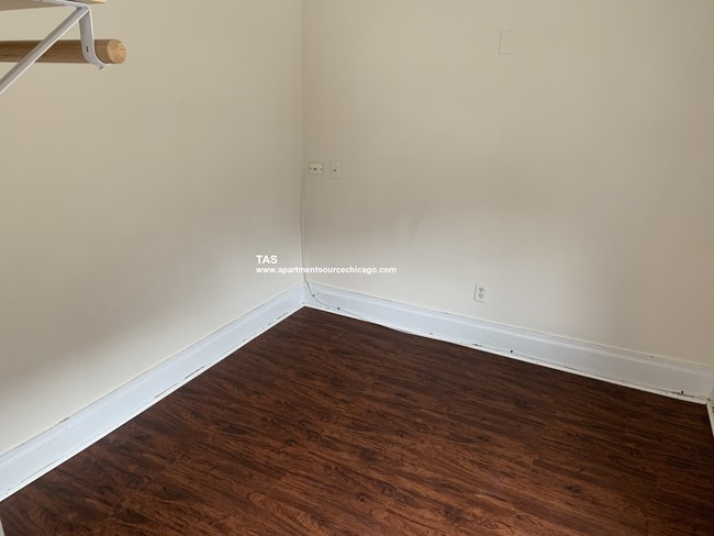 Building Photo - 735 W Wrightwood Ave