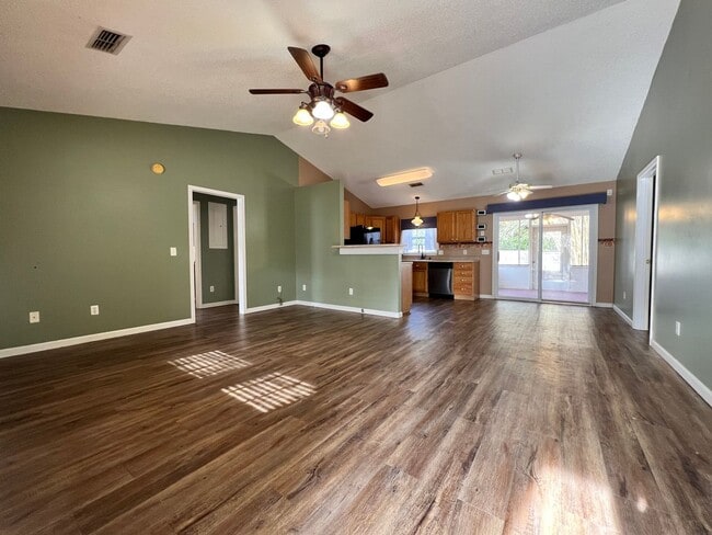 Foto del edificio - AVAILABLE MID-MARCH 2026! (One Pet Maximum)