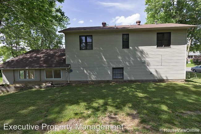Building Photo - 2575 Lisa Dr