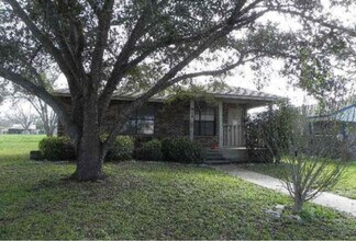 Building Photo - 614 E Live Oak St