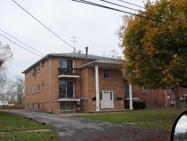 Primary Photo - 176 Mead St